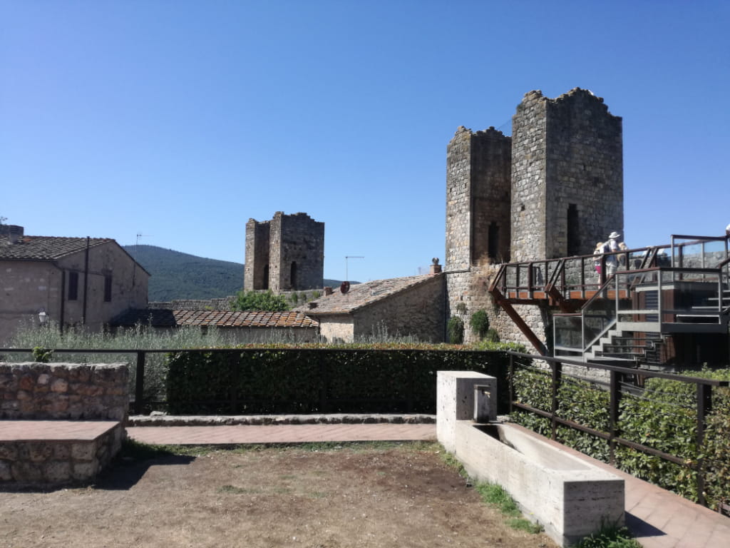 Monteriggioni - Camminamenti sulle mura