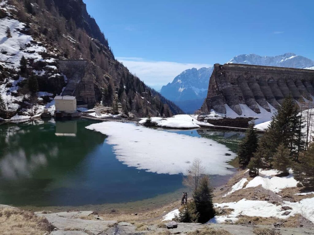 Escursione alla Diga del Gleno partendo dal borgo di Pianezza in Val di Scalve